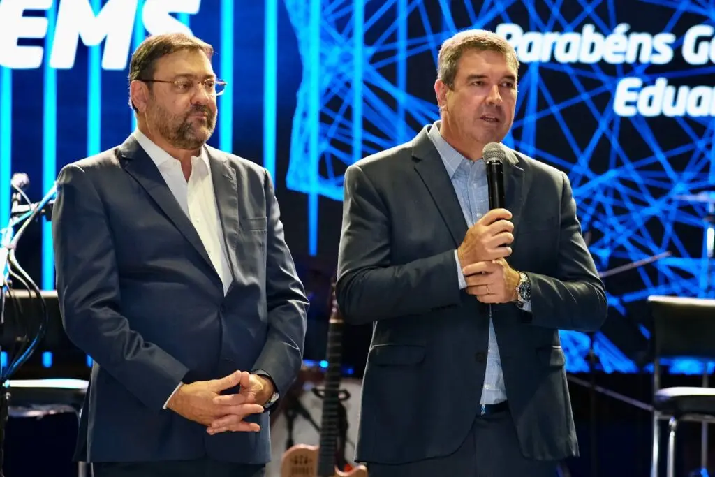 Fiems celebra 46 anos com homenagem a governador Eduardo Riedel por gestão positiva Fiems celebra 46 anos com homenagem a governador Eduardo Riedel por gestão positiva