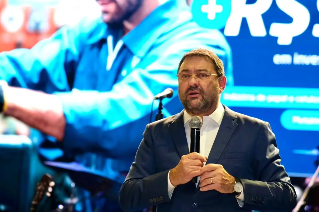 Fiems celebra 46 anos com homenagem a governador Eduardo Riedel por gestão positiva Fiems celebra 46 anos com homenagem a governador Eduardo Riedel por gestão positiva