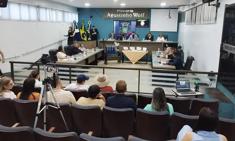 Aprovações do PPA, da LOA e homenagens marcaram o encerramento do ano legislativo 2025 em Aral Moreira