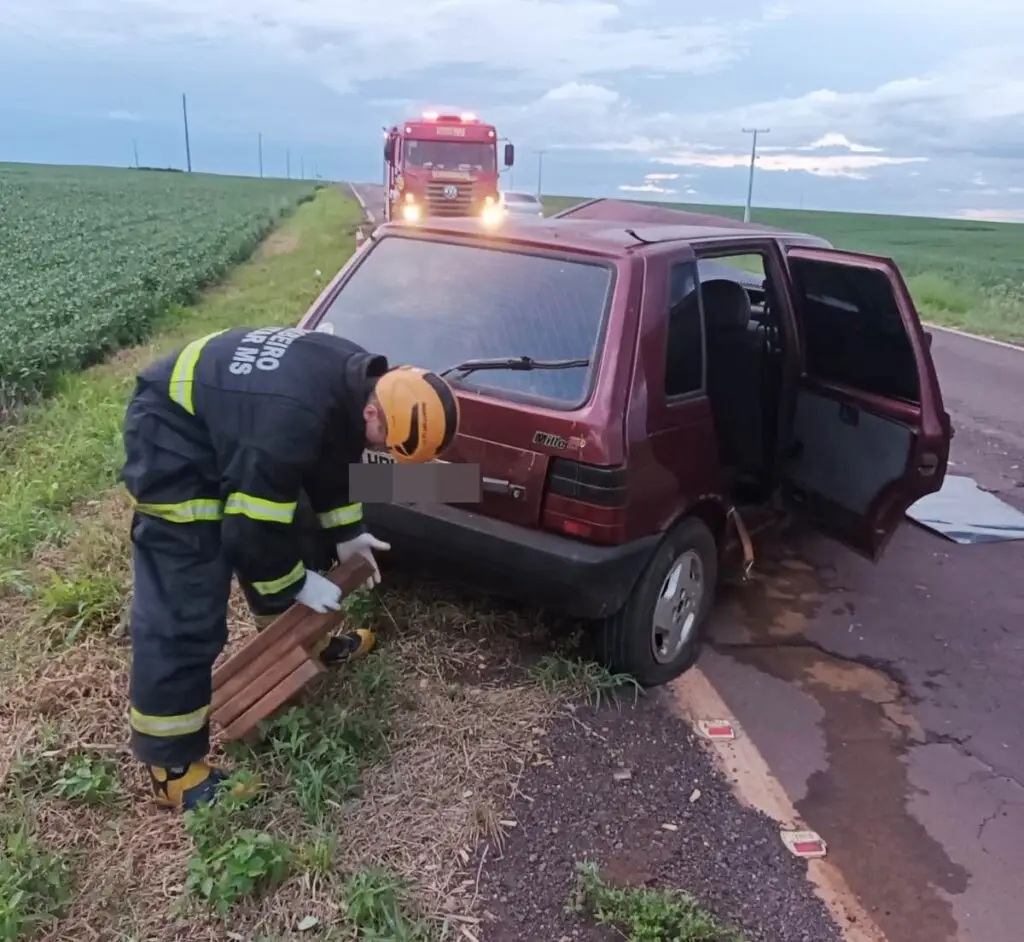 Bombeiros socorrem vitima de acidente em Amambai