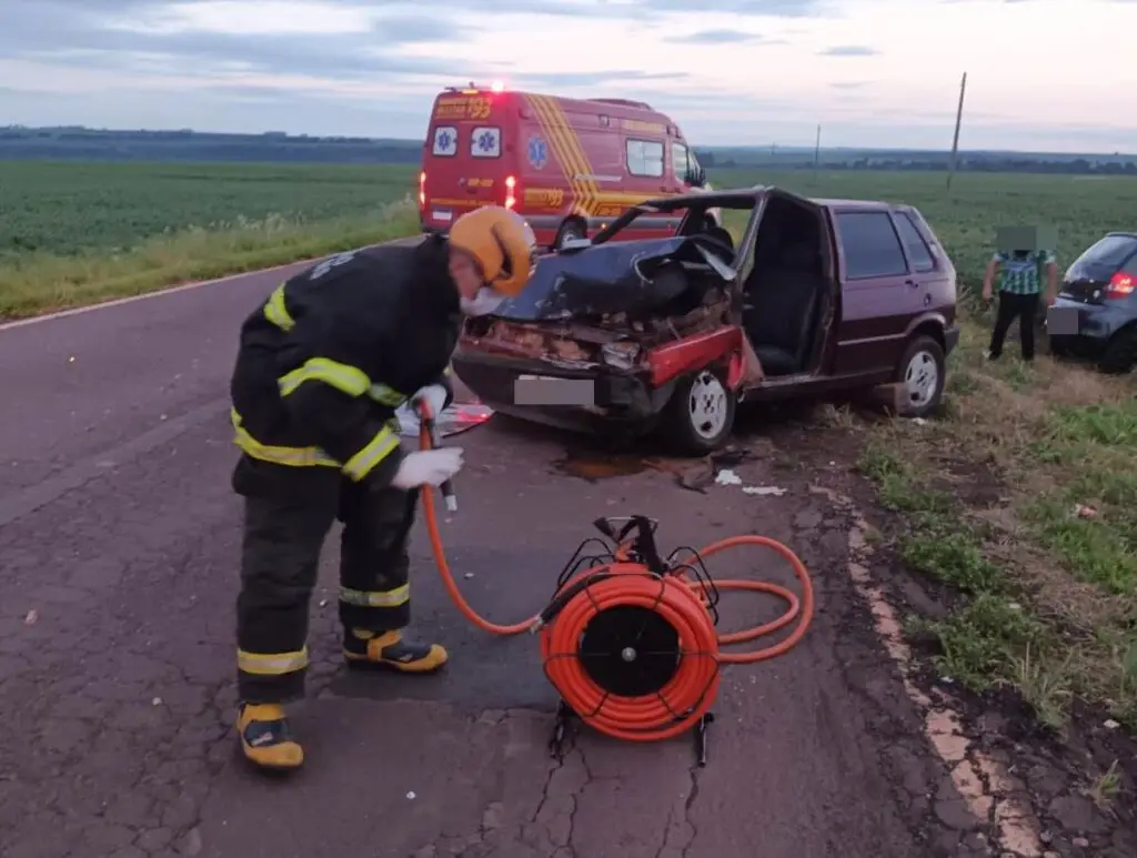 Bombeiros socorrem vitima de acidente em Amambai