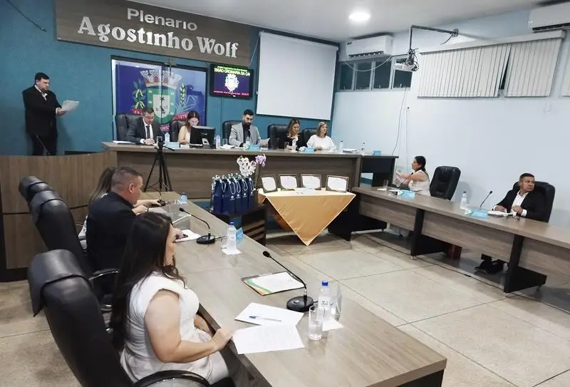 Aprovações do PPA, da LOA e homenagens marcaram o encerramento do ano legislativo 2025 em Aral Moreira