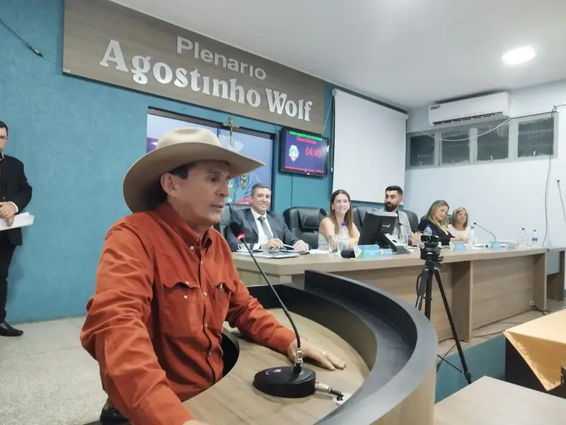 Aprovações do PPA, da LOA e homenagens marcaram o encerramento do ano legislativo 2025 em Aral Moreira