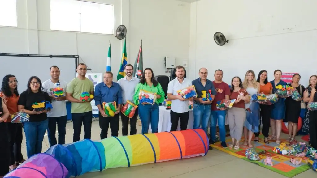 Professor Pontinha recepciona Pedro Kemp para entrega de emendas e kits de brinquedos em Caarapó Professor Pontinha recepciona Pedro Kemp para entrega de emendas e kits de brinquedos em Caarapó