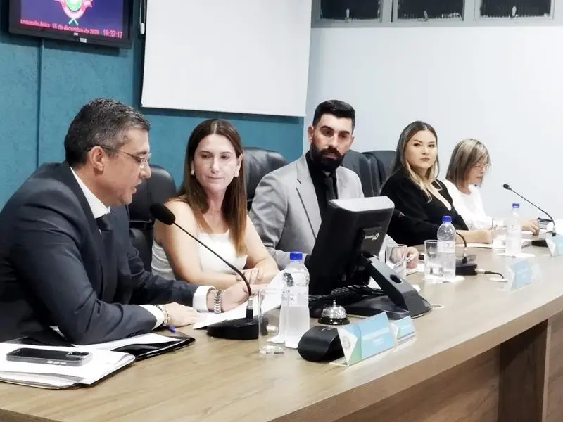 Aprovações do PPA, da LOA e homenagens marcaram o encerramento do ano legislativo 2025 em Aral Moreira