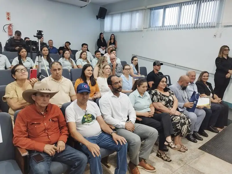 Aprovações do PPA, da LOA e homenagens marcaram o encerramento do ano legislativo 2025 em Aral Moreira