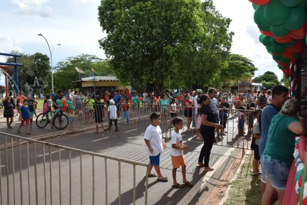 4 mil brinquedos distribuídos levam alegria às crianças iguatemienses na 5ª edição do Natal Feliz