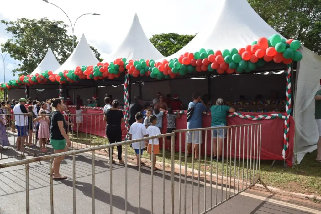 4 mil brinquedos distribuídos levam alegria às crianças iguatemienses na 5ª edição do Natal Feliz