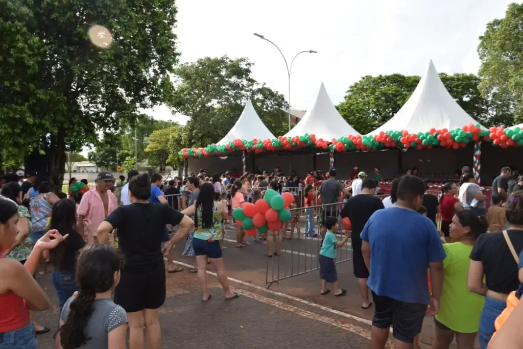 4 mil brinquedos distribuídos levam alegria às crianças iguatemienses na 5ª edição do Natal Feliz