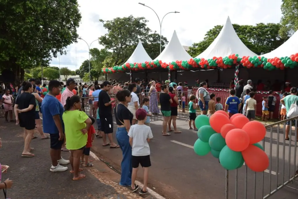 4 mil brinquedos distribuídos levam alegria às crianças iguatemienses na 5ª edição do Natal Feliz