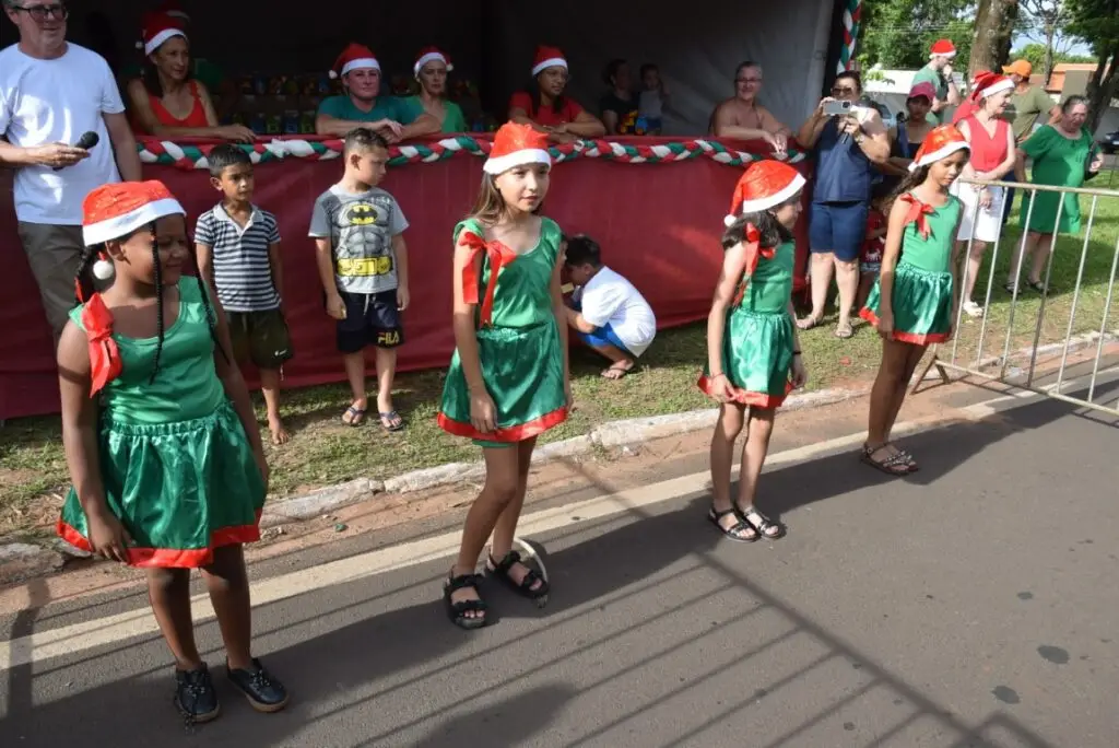 4 mil brinquedos distribuídos levam alegria às crianças iguatemienses na 5ª edição do Natal Feliz