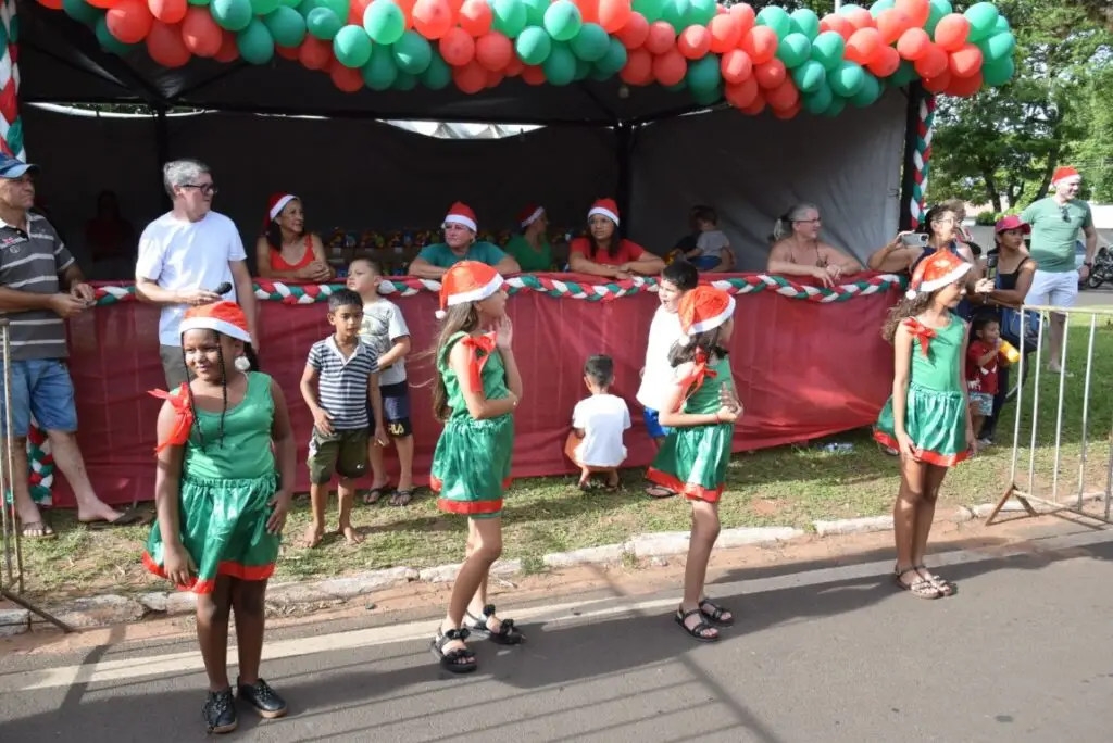 4 mil brinquedos distribuídos levam alegria às crianças iguatemienses na 5ª edição do Natal Feliz