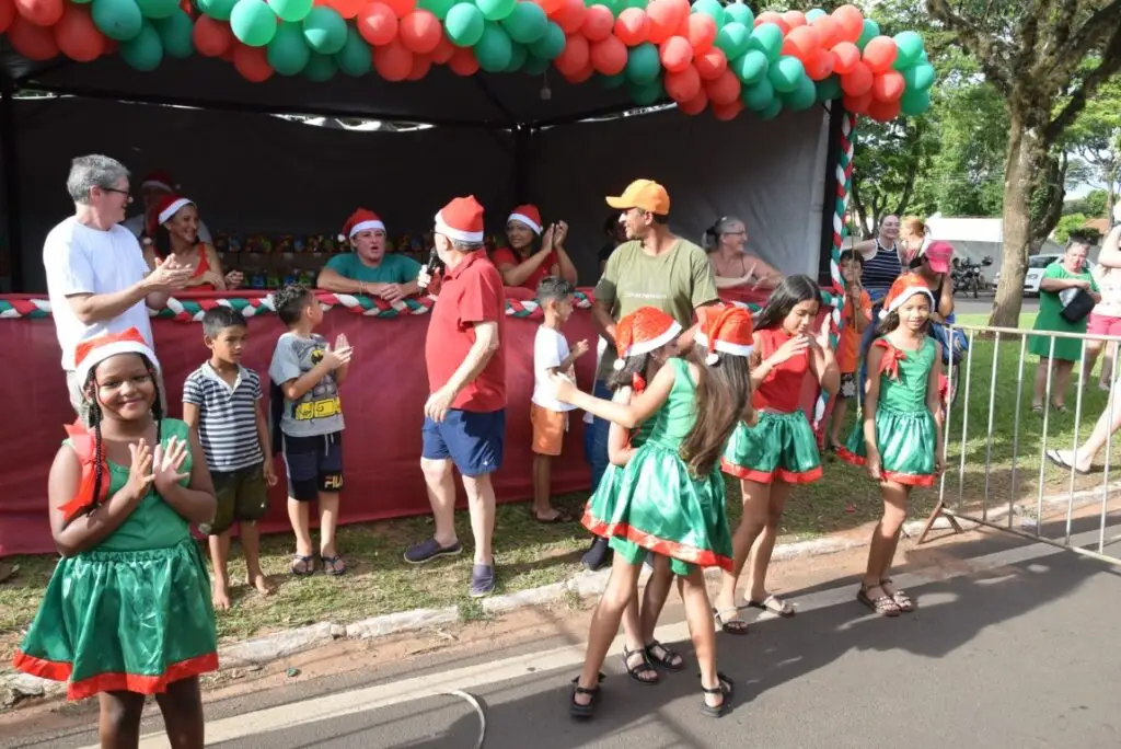 4 mil brinquedos distribuídos levam alegria às crianças iguatemienses na 5ª edição do Natal Feliz