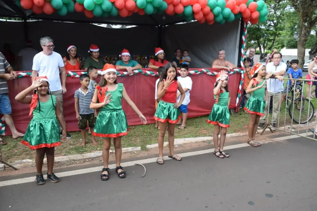 4 mil brinquedos distribuídos levam alegria às crianças iguatemienses na 5ª edição do Natal Feliz