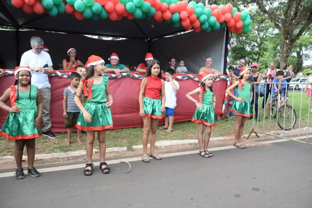 4 mil brinquedos distribuídos levam alegria às crianças iguatemienses na 5ª edição do Natal Feliz