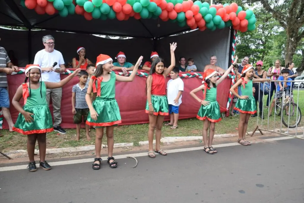 4 mil brinquedos distribuídos levam alegria às crianças iguatemienses na 5ª edição do Natal Feliz