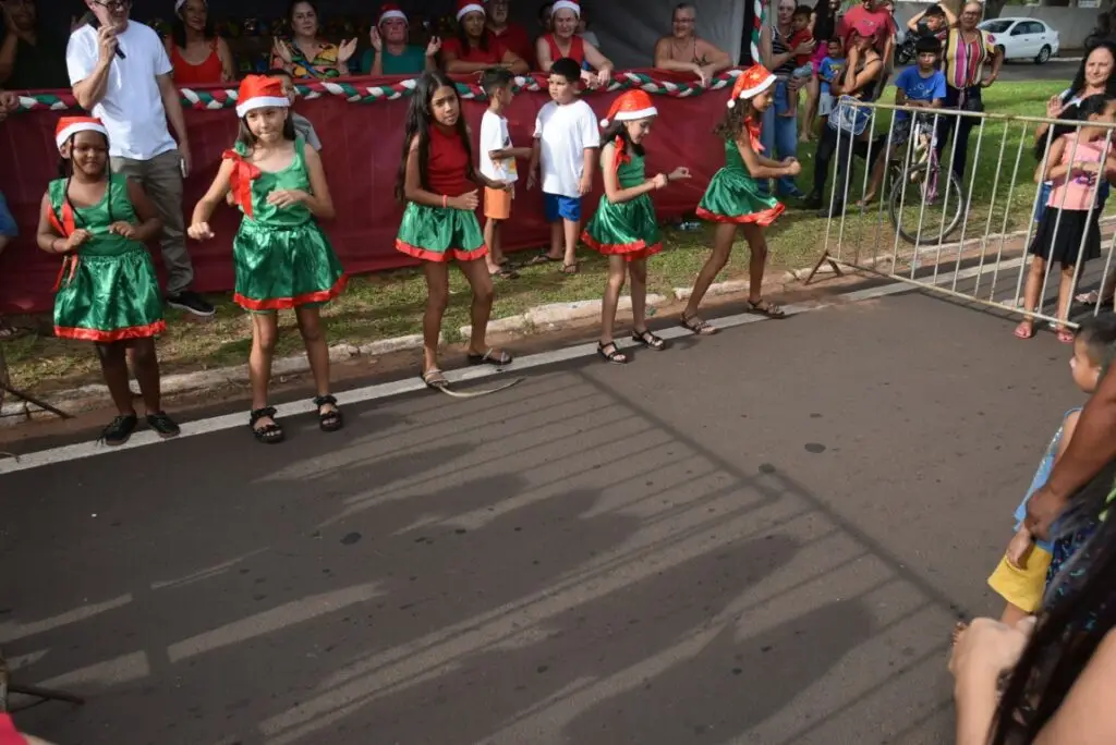 4 mil brinquedos distribuídos levam alegria às crianças iguatemienses na 5ª edição do Natal Feliz