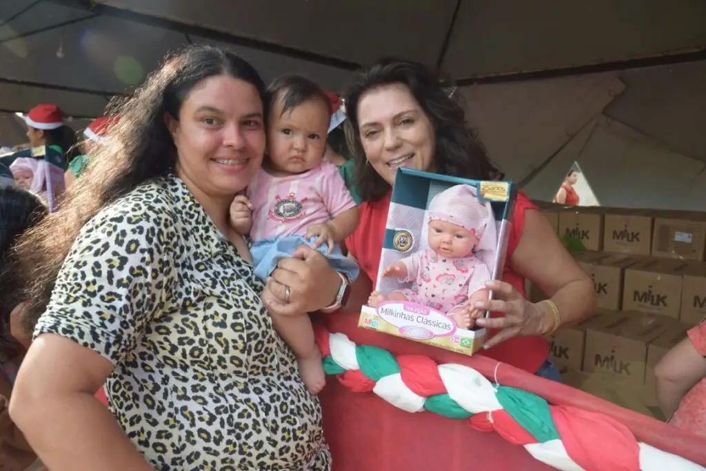 4 mil brinquedos distribuídos levam alegria às crianças iguatemienses na 5ª edição do Natal Feliz