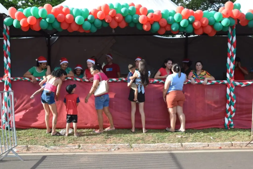4 mil brinquedos distribuídos levam alegria às crianças iguatemienses na 5ª edição do Natal Feliz
