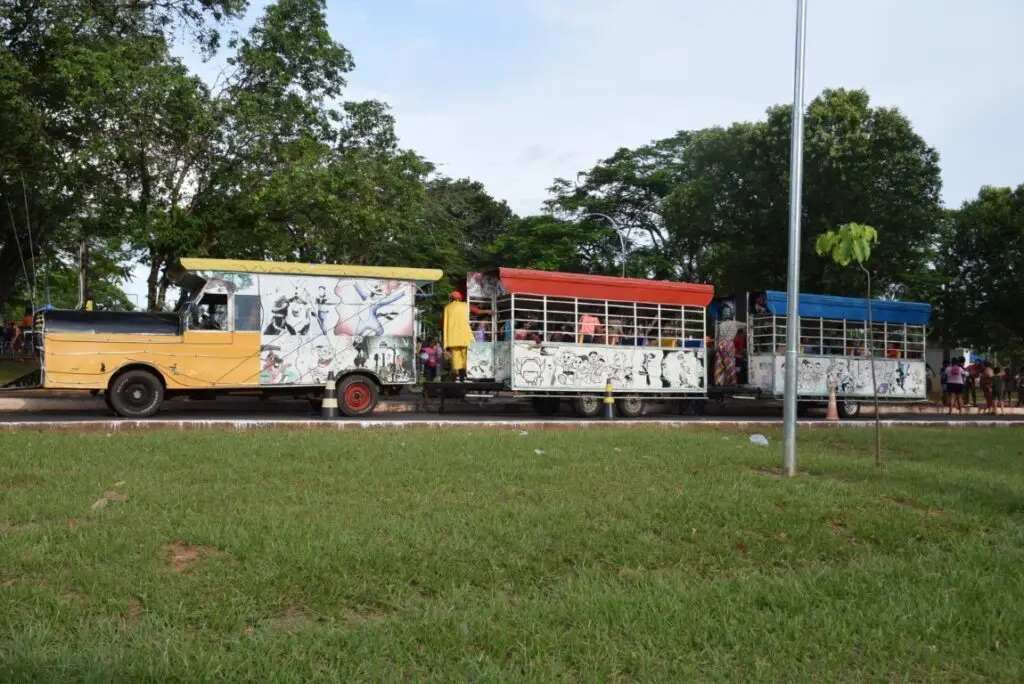 4 mil brinquedos distribuídos levam alegria às crianças iguatemienses na 5ª edição do Natal Feliz
