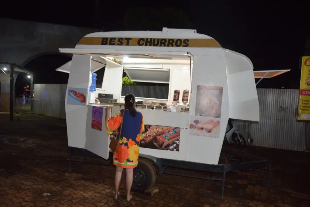 Iguatemi: Primeira noite de réveillon reuniu milhares de pessoas na Praça João Francisco Lopes, no show da dupla nacional “Us Agroboy”