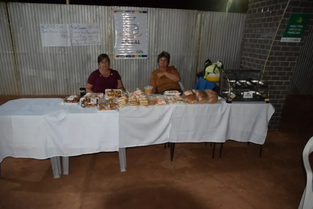 Iguatemi: Primeira noite de réveillon reuniu milhares de pessoas na Praça João Francisco Lopes, no show da dupla nacional “Us Agroboy”