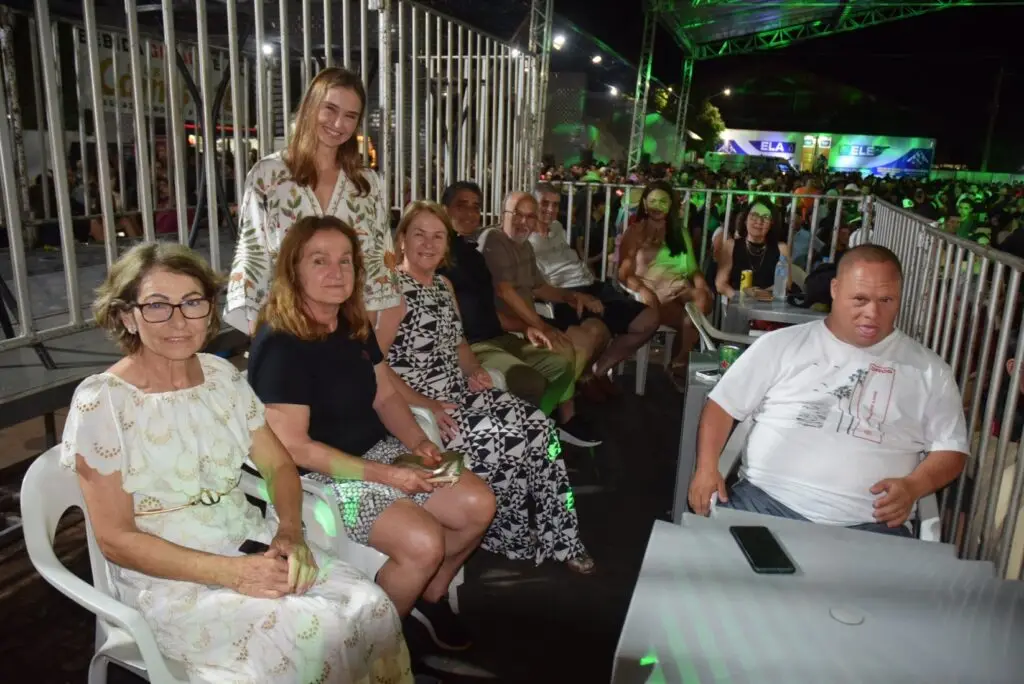 Iguatemi: Primeira noite de réveillon reuniu milhares de pessoas na Praça João Francisco Lopes, no show da dupla nacional “Us Agroboy”
