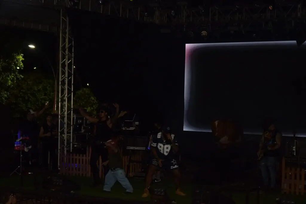 Iguatemi: Primeira noite de réveillon reuniu milhares de pessoas na Praça João Francisco Lopes, no show da dupla nacional “Us Agroboy”