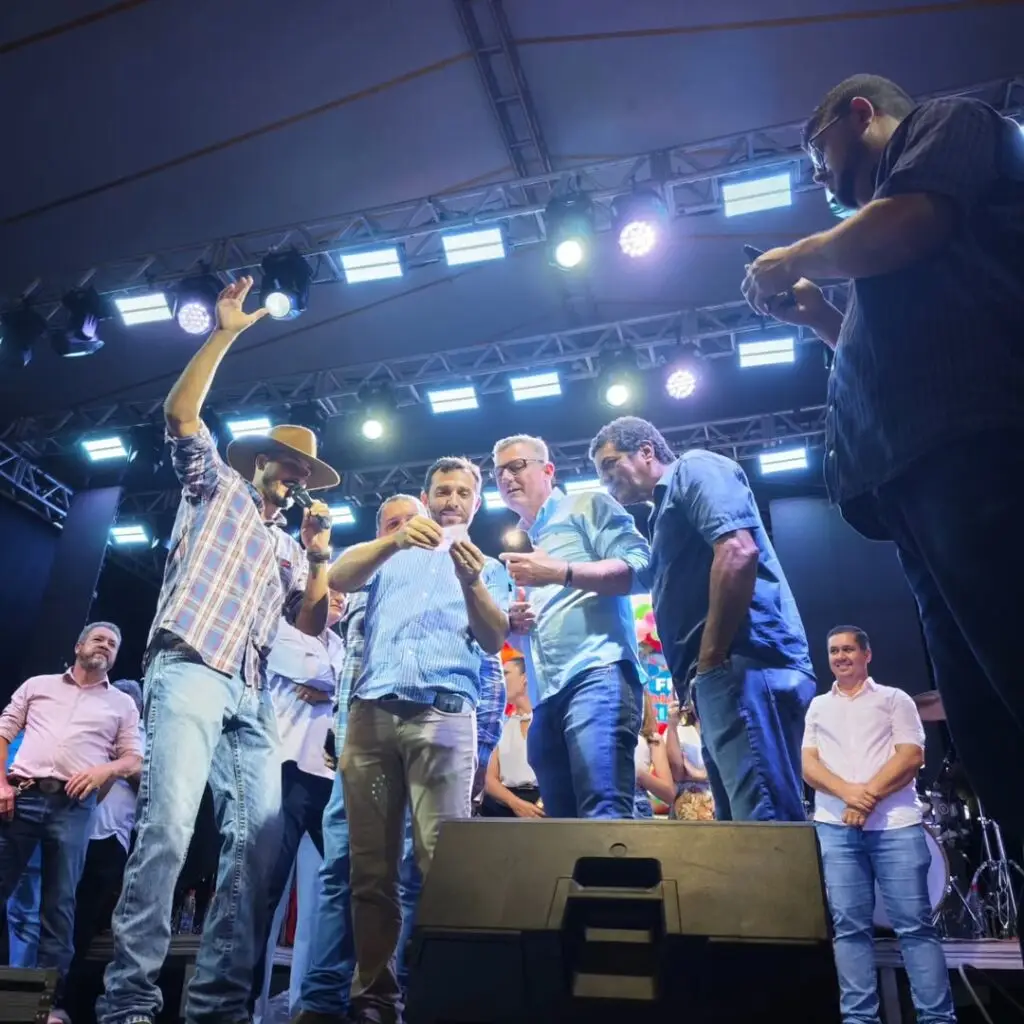 Show de Prêmios marca a primeira noite da programação de ano novo em Sete Quedas