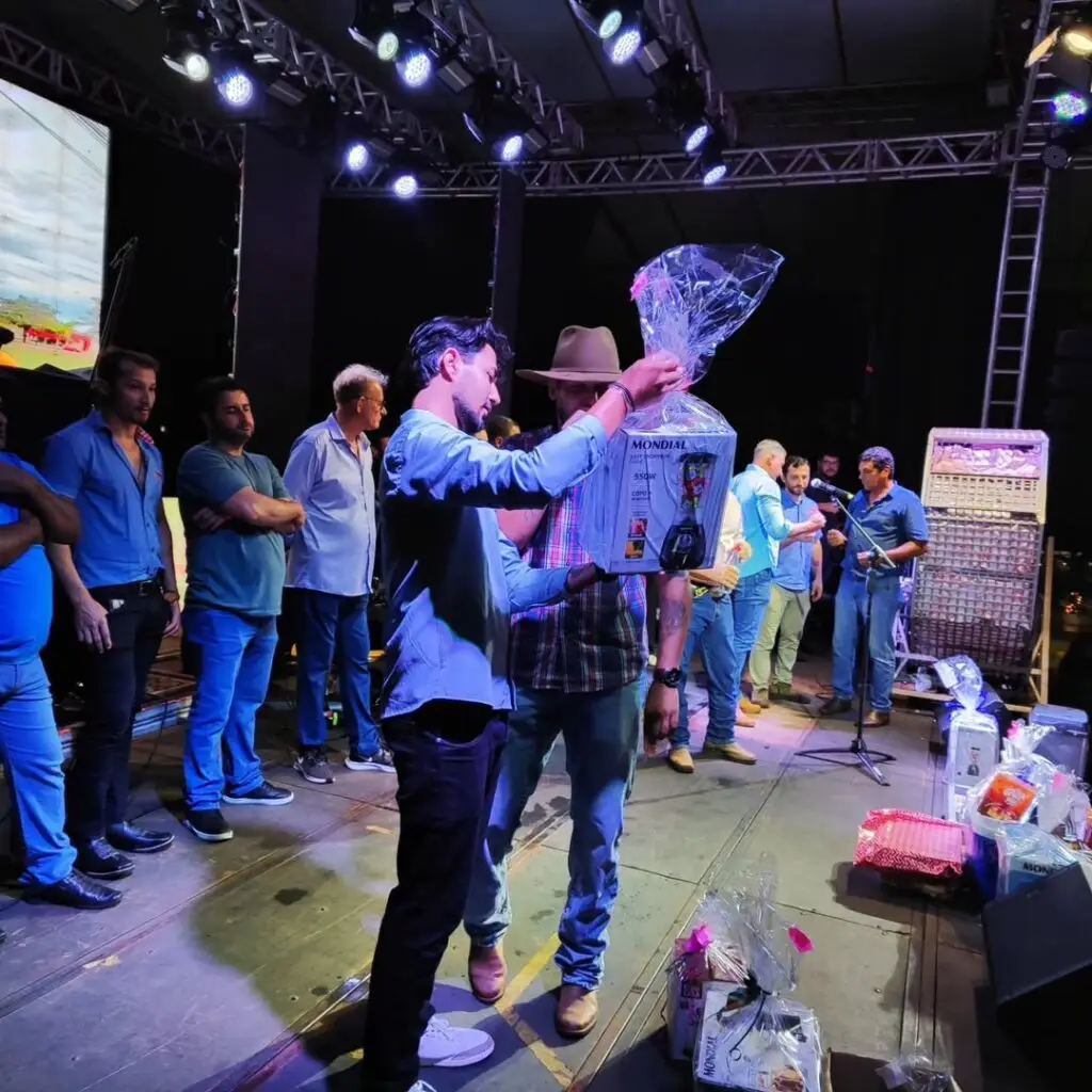 Show de Prêmios marca a primeira noite da programação de ano novo em Sete Quedas