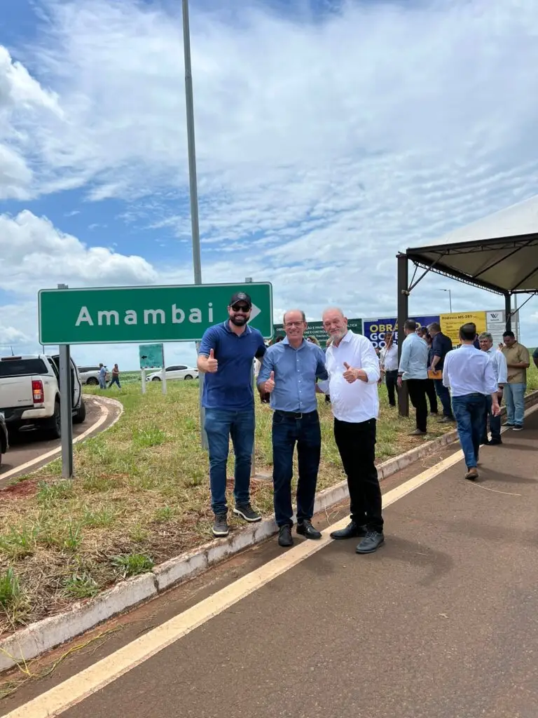 Governador Eduardo Riedel lança início da pavimentação da MS-289 em Amambai Governador Eduardo Riedel lança início da pavimentação da MS-289 em Amambai