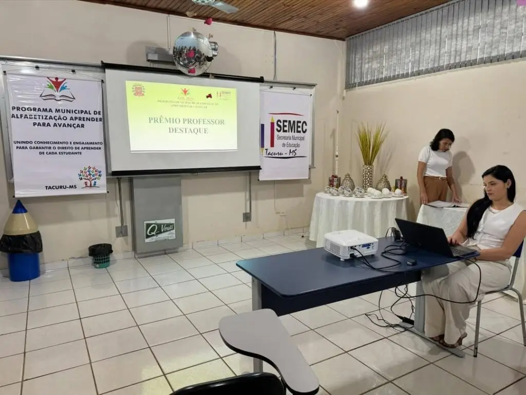 Tacuru realiza 1ª edição do Prêmio Professor Destaque 2025 Tacuru realiza 1ª edição do Prêmio Professor Destaque 2025