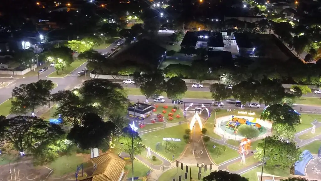 Iguatemi: Praça Central começa a receber iluminação e decoração especial de Natal Iguatemi: Praça Central começa a receber iluminação e decoração especial de Natal