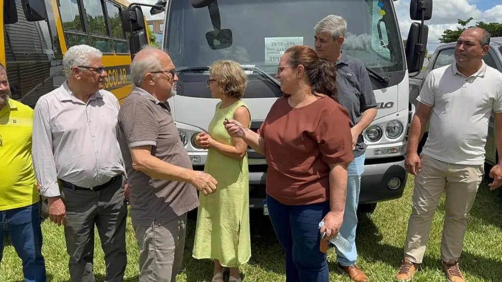 Iguatemi: Prefeito Lídio Ledesma e vereadores realizam a entrega de veículos para a Secretaria de Educação e o Conselho Tutelar