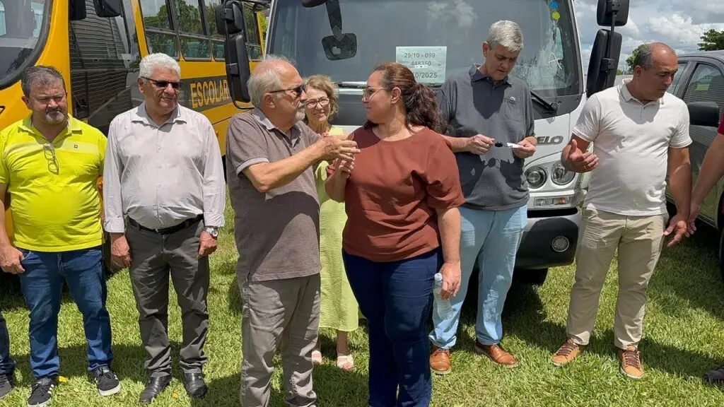 Iguatemi: Prefeito Lídio Ledesma e vereadores realizam a entrega de veículos para a Secretaria de Educação e o Conselho Tutelar