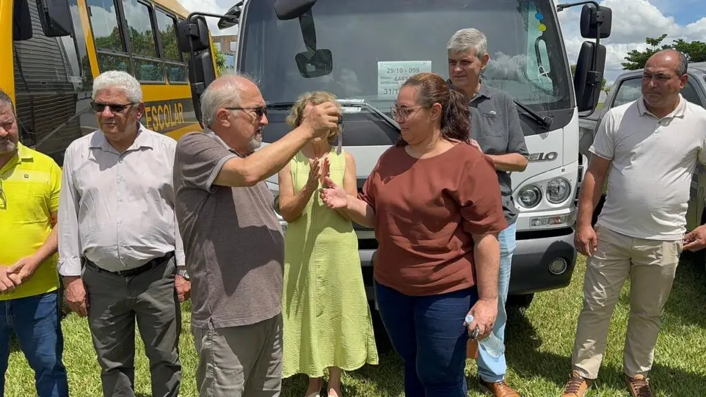 Iguatemi: Prefeito Lídio Ledesma e vereadores realizam a entrega de veículos para a Secretaria de Educação e o Conselho Tutelar