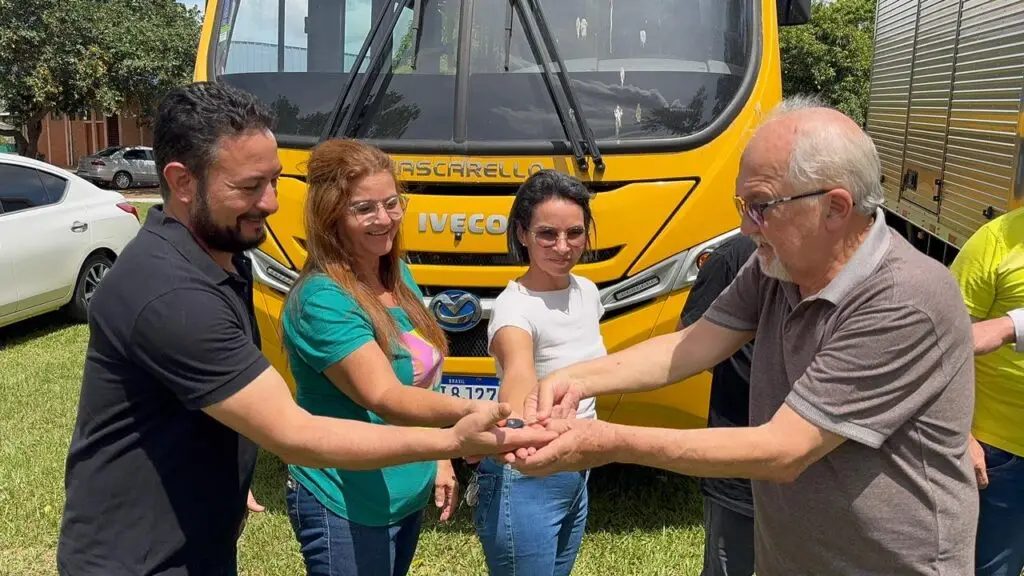 Iguatemi: Prefeito Lídio Ledesma e vereadores realizam a entrega de veículos para a Secretaria de Educação e o Conselho Tutelar