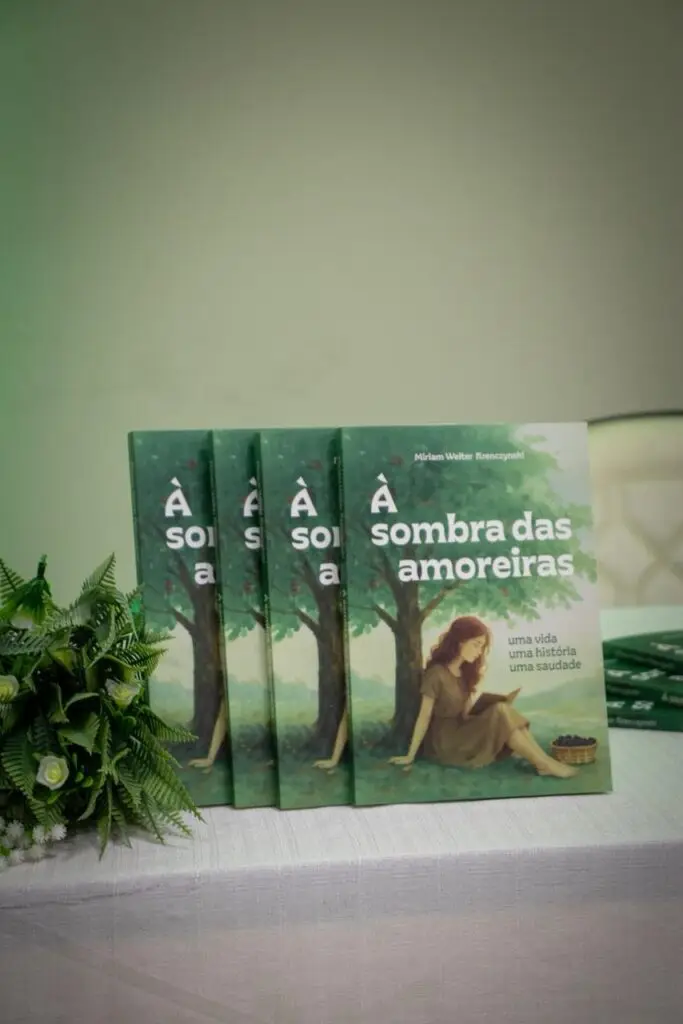 Vereadora Miriam Krenczynski lança livro de poesias em Iguatemi