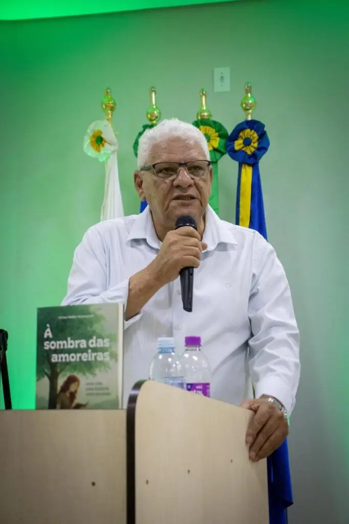 Vereadora Miriam Krenczynski lança livro de poesias em Iguatemi