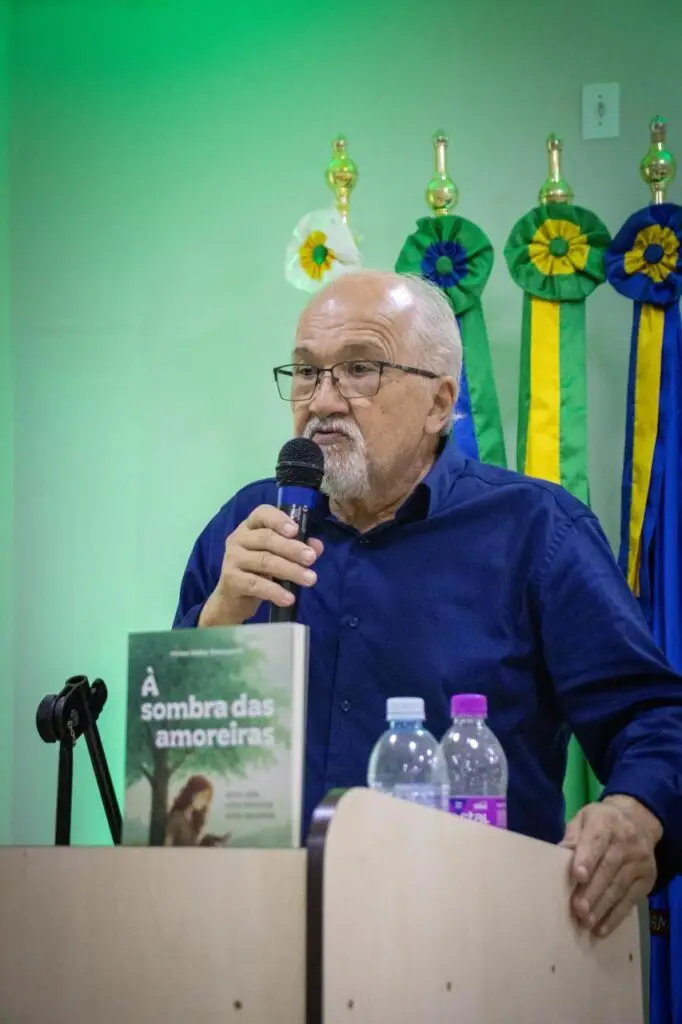 Vereadora Miriam Krenczynski lança livro de poesias em Iguatemi