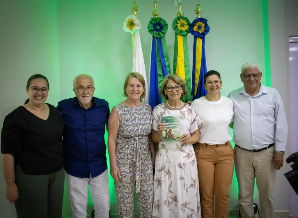 Vereadora Miriam Krenczynski lança livro de poesias em Iguatemi