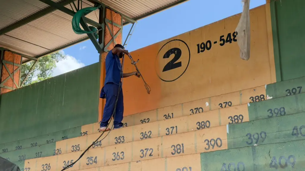 Naviraí: Prefeito determina reformas no Estádio Virotão Naviraí: Prefeito determina reformas no Estádio Virotão