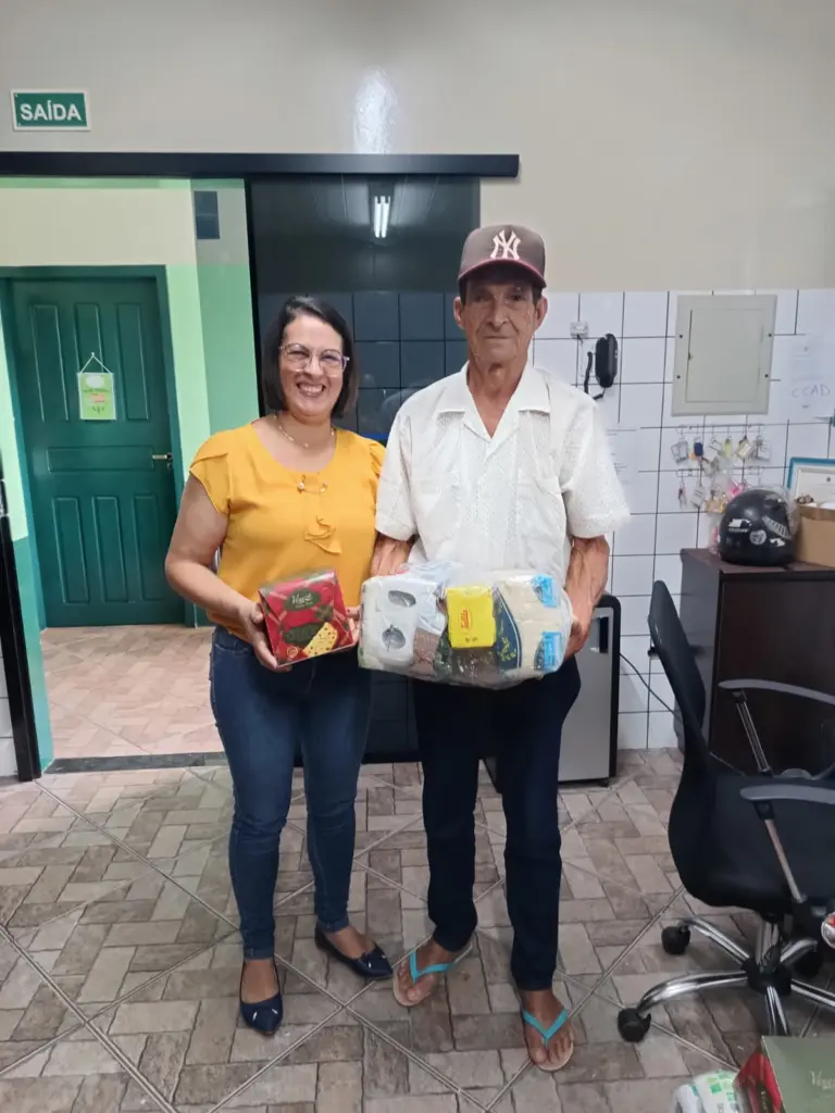 APAE de Paranhos recebe doação do Sicredi para ações de Natal