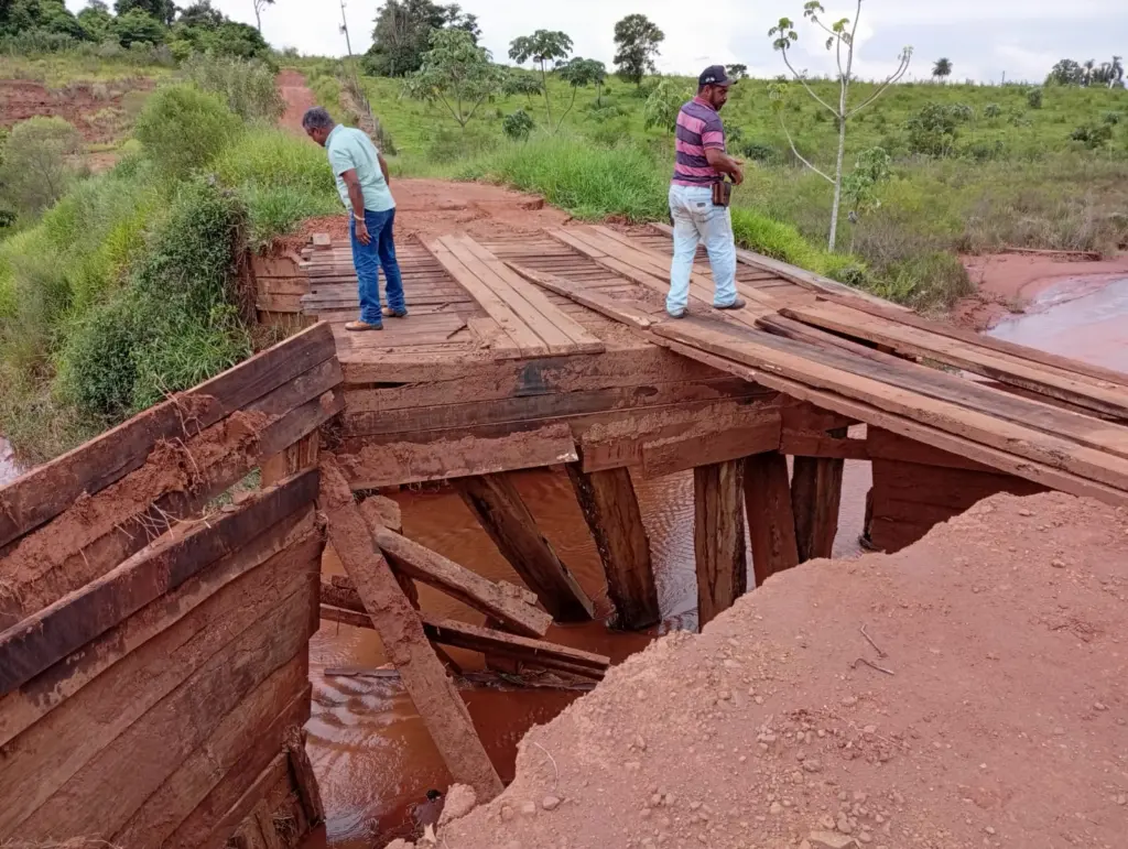 Presidente da Câmara de Paranhos verifica estradas e pontes danificadas pelas chuvas no Assentamento São José (Jatobá)