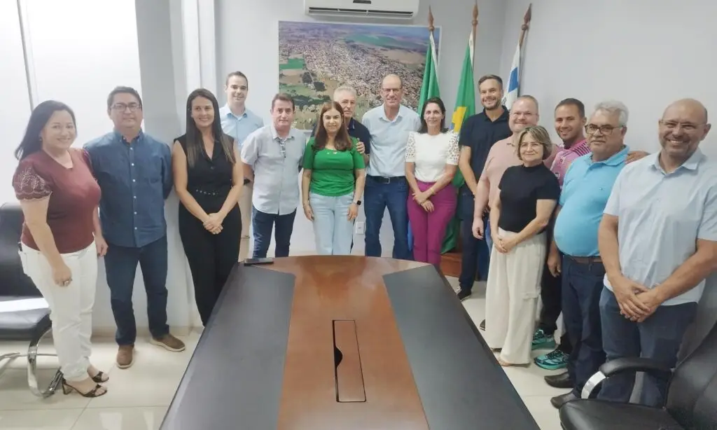 Jaime Vizzotto assume a prefeitura em Amambai