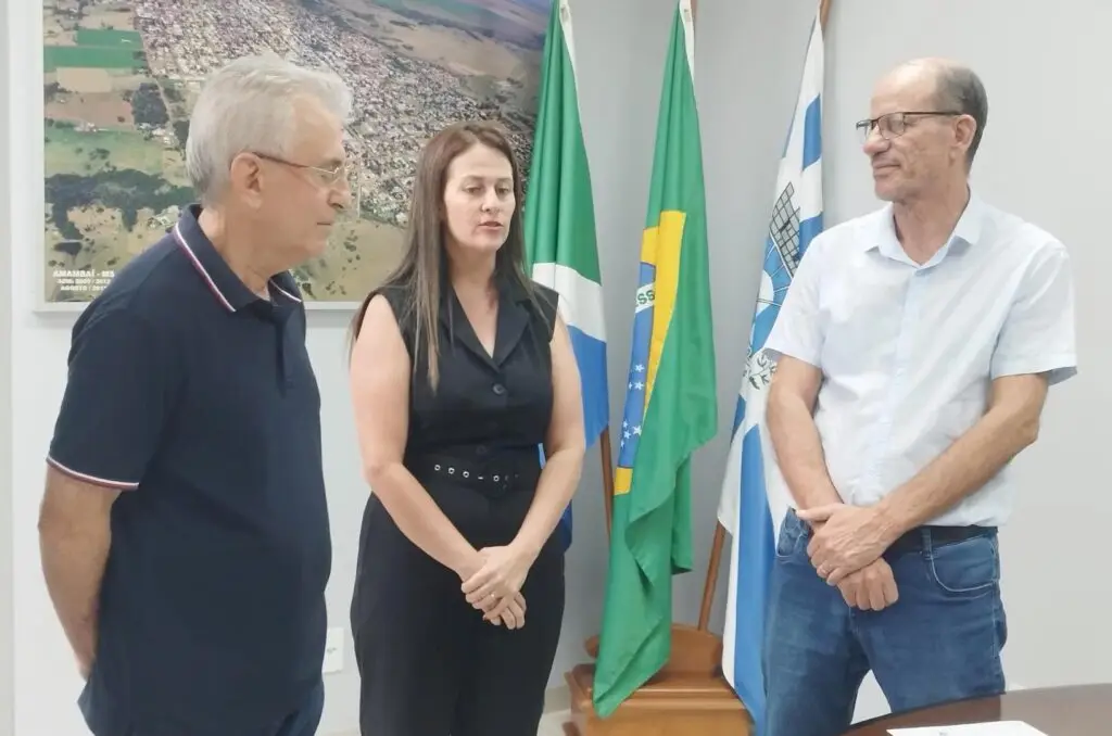 Jaime Vizzotto assume a prefeitura em Amambai