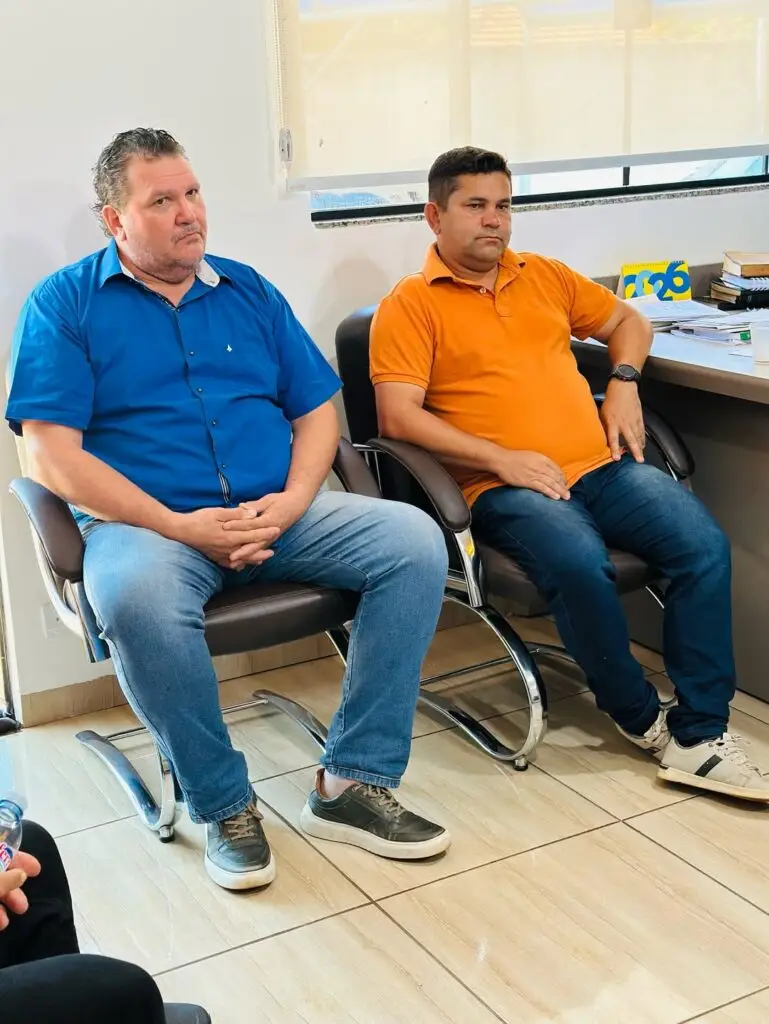 Prefeito Dr. Lídio Ledesma reúne-se com vereadores para debater demandas e avanços para Iguatemi Prefeito Dr. Lídio Ledesma reúne-se com vereadores para debater demandas e avanços para Iguatemi