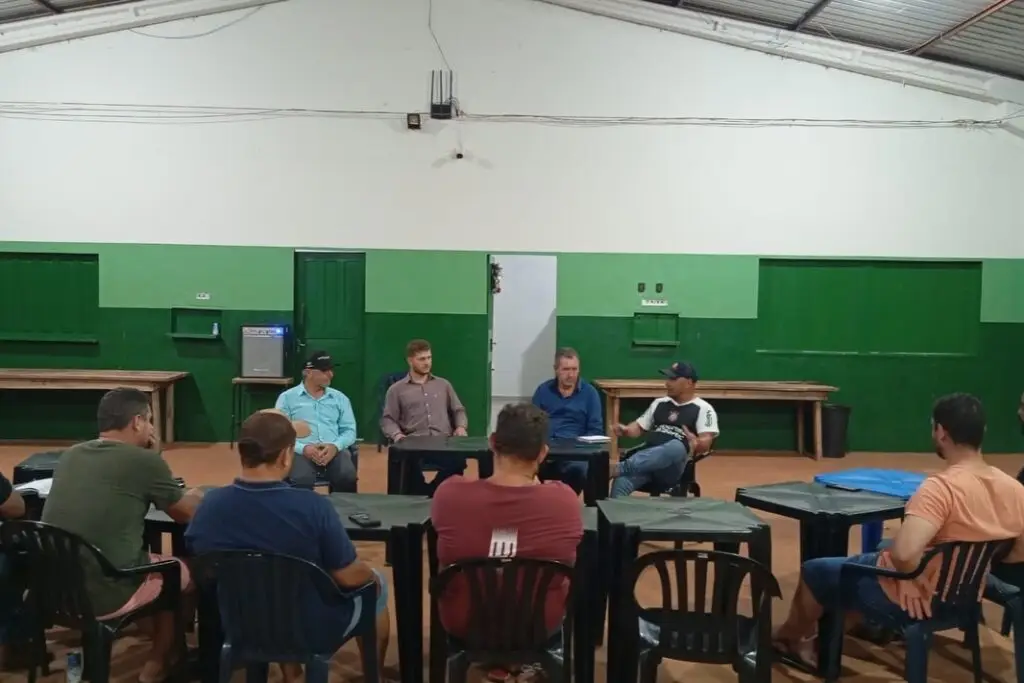 Prefeitura de Paranhos dialoga com pequenos agricultores do Assentamento Jatobá sobre demandas do setor Prefeitura de Paranhos dialoga com pequenos agricultores do Assentamento Jatobá sobre demandas do setor