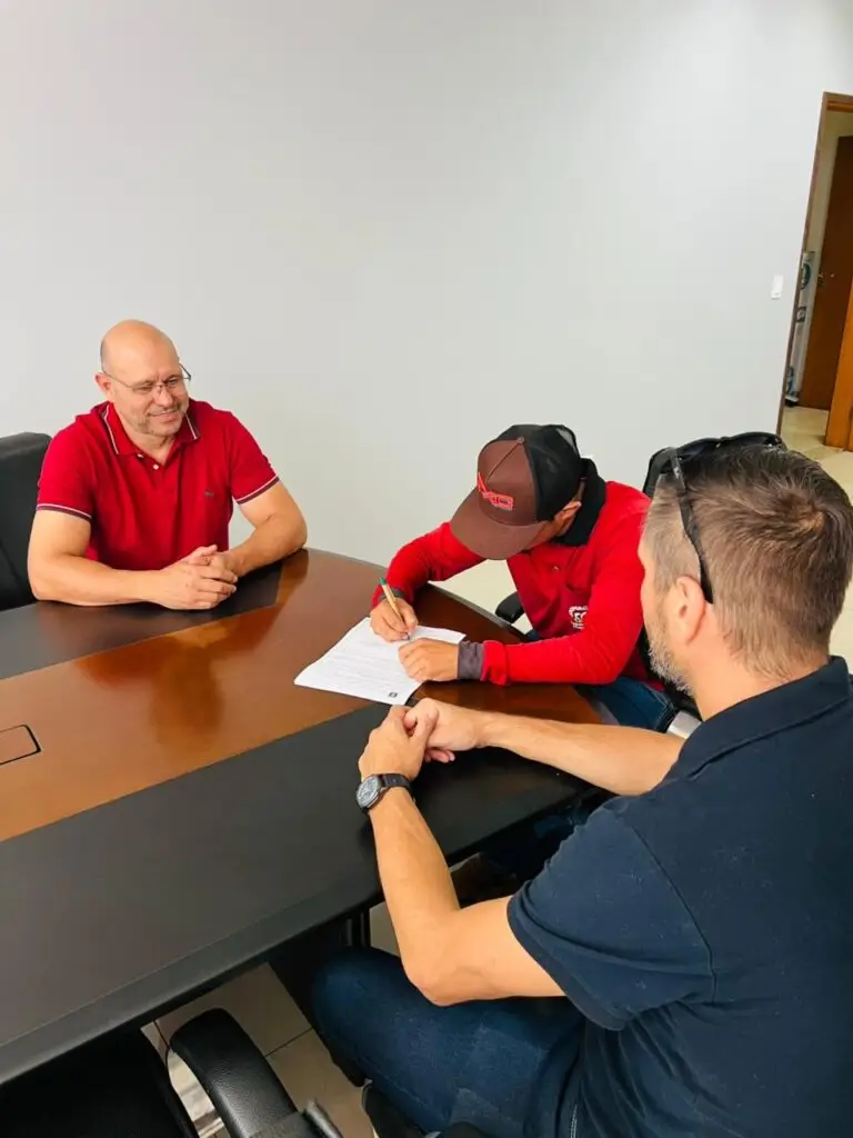 Prefeitura de Amambai firma contrato com a COOPERCICLA para coleta de recicláveis