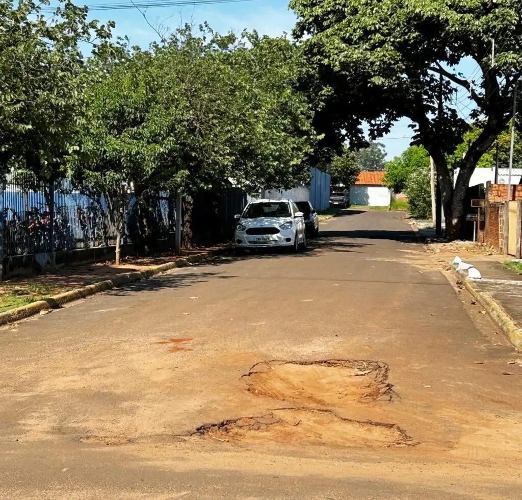 Para melhorar o trânsito no local Eder Pinzan pede mão única nas ruas paralelas a Escola Marlene Vilarinho em Amambai Para melhorar o trânsito no local Eder Pinzan pede mão única nas ruas paralelas a Escola Marlene Vilarinho em Amambai